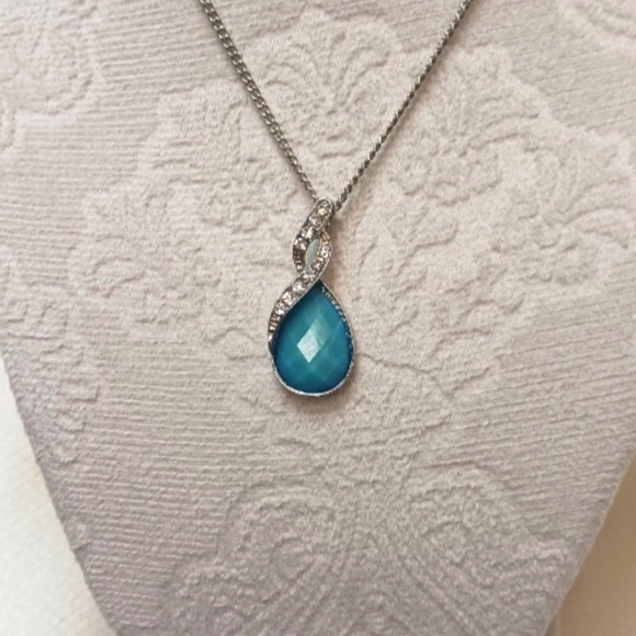 Turquoise & Silver Pendant Necklace - Picture 3 of 3